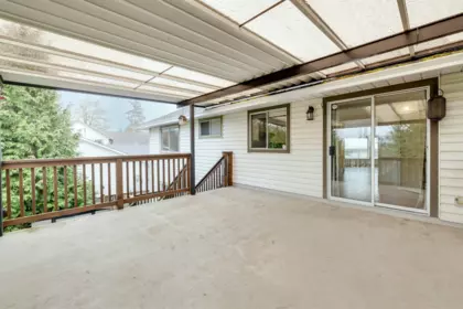 Staircase Photo of 23003 Reid Avenue, Maple Ridge, BC