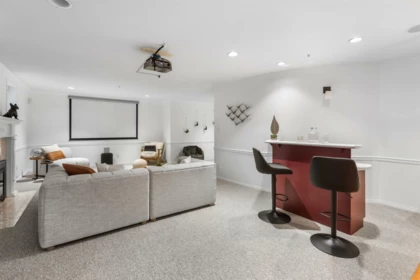 Hot Tub / Spa Photo of 2318 Oliver Crescent, Vancouver, BC