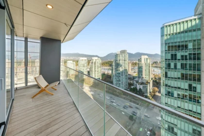 Kitchen Island Photo of 1902 1568 Alberni Street, Vancouver, BC