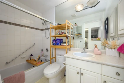 Powder Room Photo of 304 33150 4 Avenue, Mission, BC