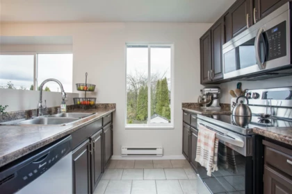 Kitchen Island Photo of 6016 Brooks Crescent, Surrey, BC