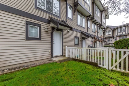 Front Yard Photo of 72 20176 68 Avenue, Langley, BC