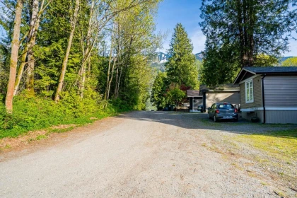 Hallway Photo of 1 10235 Beaver Drive, Rosedale, BC