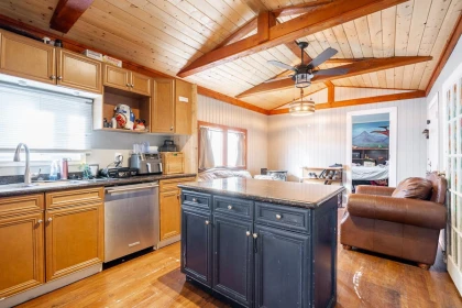 Kitchen Island Photo of 1 10235 Beaver Drive, Rosedale, BC