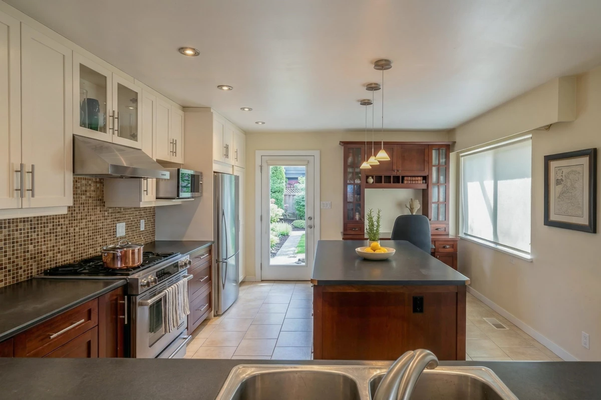 Dining Area Photo of 2244 W 32nd Avenue, Vancouver, BC