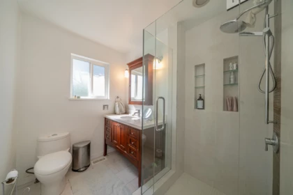 Guest Bathroom Photo of 2244 W 32nd Avenue, Vancouver, BC