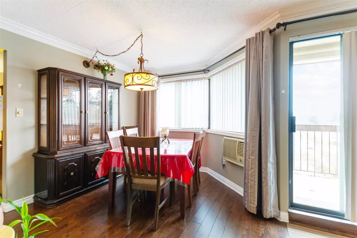 Living Room Photo of 621 31955 Old Yale Road, Abbotsford, BC