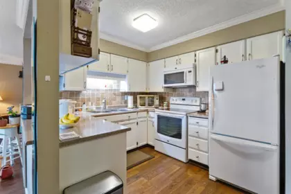 Breakfast Nook Photo of 621 31955 Old Yale Road, Abbotsford, BC