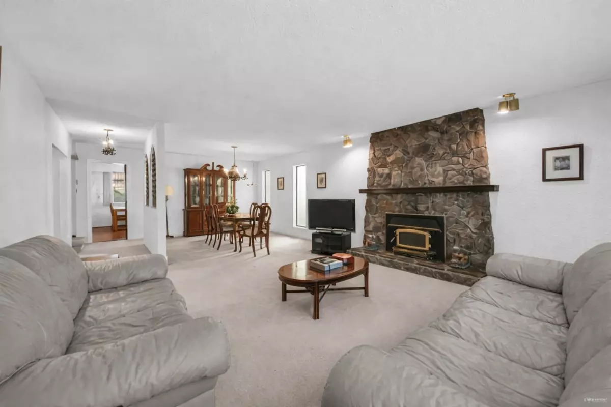 Living Room Photo of 7551 Barkerville Court, Richmond, BC
