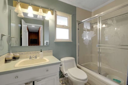 Entry Foyer Photo of 8947 Ursus Crescent, Surrey, BC