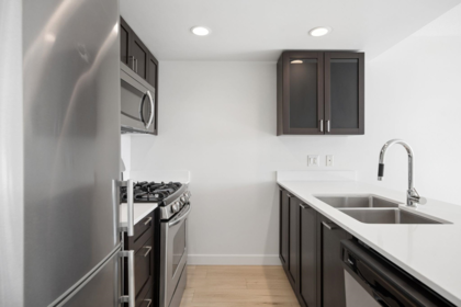 Kitchen Island Photo of 717 4818 Eldorado Mews, Vancouver, BC