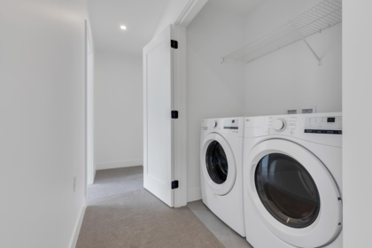 Entry Foyer Photo of 19 30501 Robin Drive, Abbotsford, BC