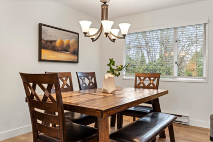 Breakfast Nook Photo of 2239 Carleton Place, Abbotsford, BC