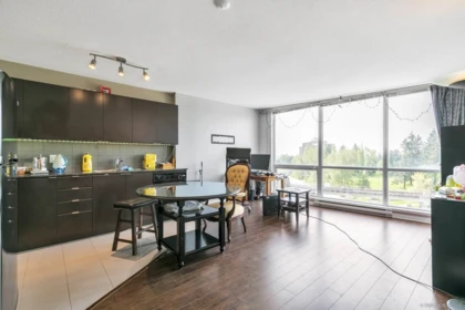 Kitchen Photo of 910 13618 100 Avenue, Surrey, BC
