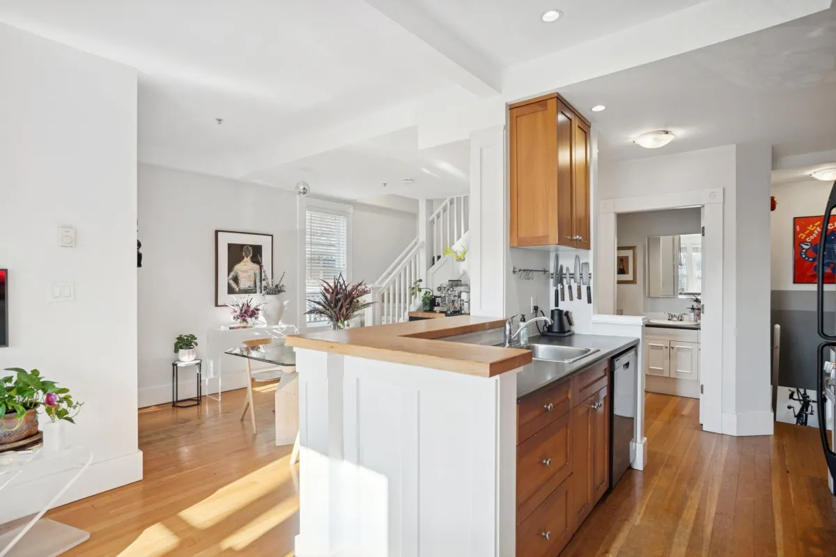 Dining Area Photo of 509 Union Street, Vancouver, BC