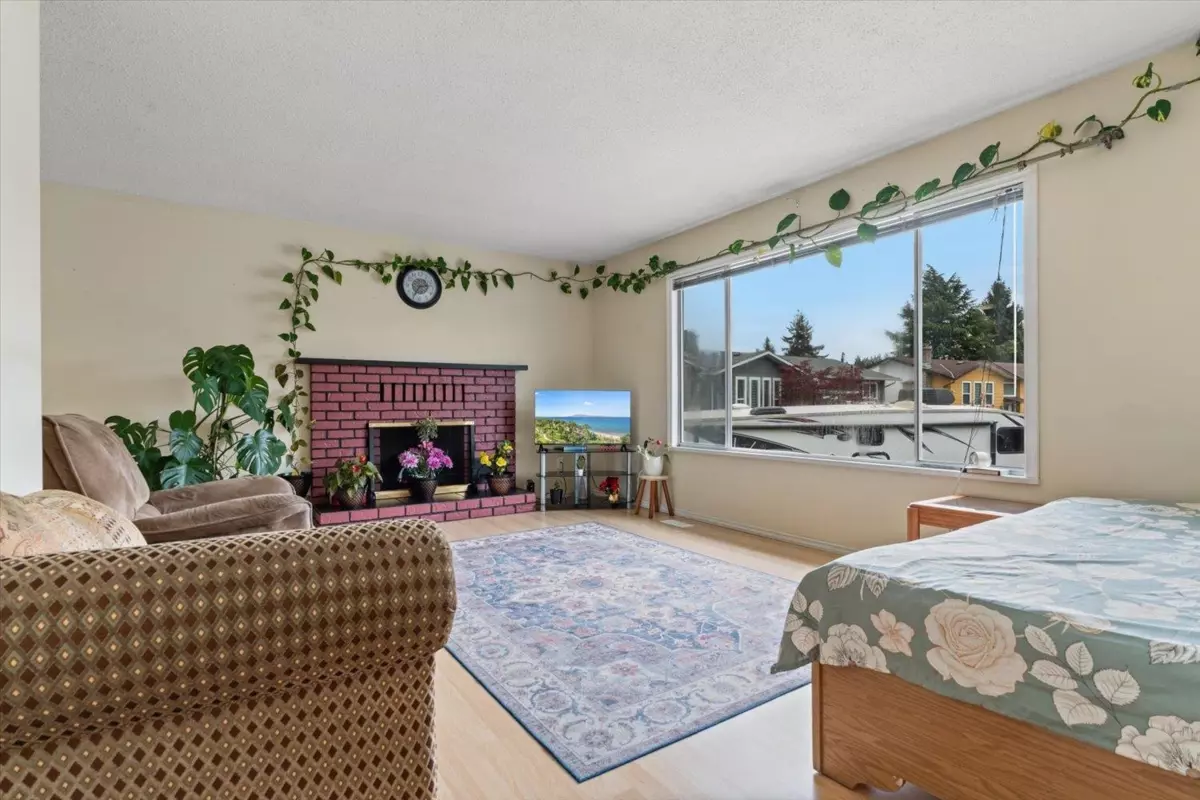Family Room Photo of 3180 Coronation Court, Abbotsford, BC
