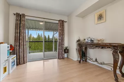 Kitchen Island Photo of 3180 Coronation Court, Abbotsford, BC