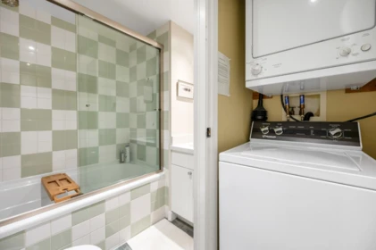 Guest Bathroom Photo of 1301 1003 Burnaby Street, Vancouver, BC