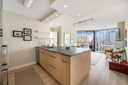 Kitchen Island Photo of 1301 1003 Burnaby Street, Vancouver, BC