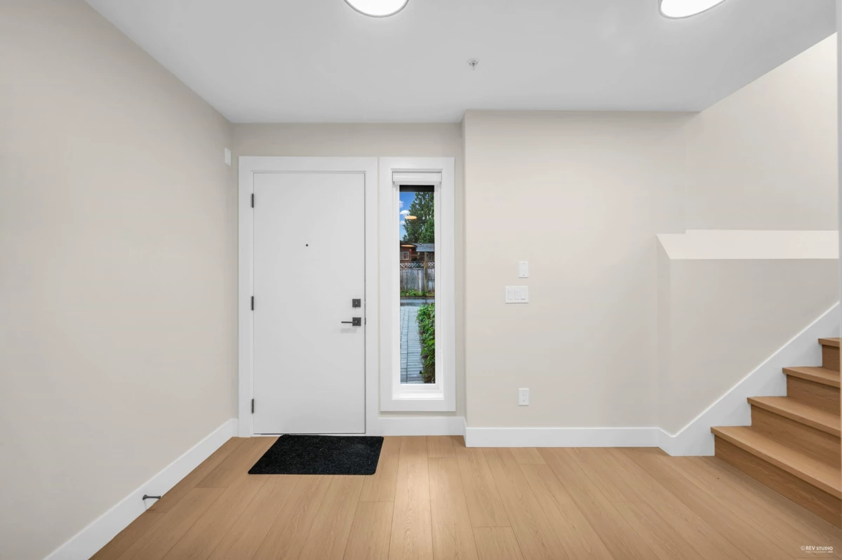 Dining Area Photo of 4 11384 207 Street, Maple Ridge, BC