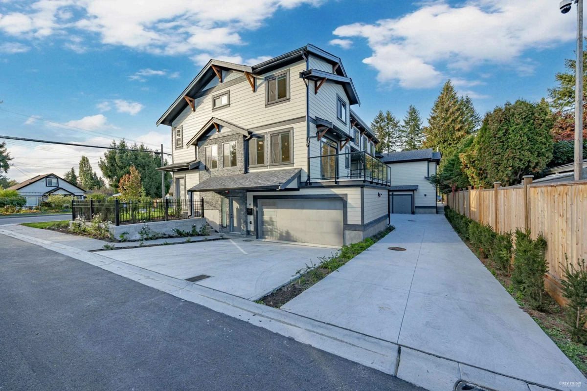 Living Room Photo of 4 11384 207 Street, Maple Ridge, BC