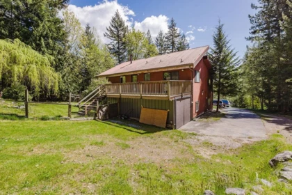 Garden / Landscaping Photo of 5899 Spriggs Road, Madeira Park, BC
