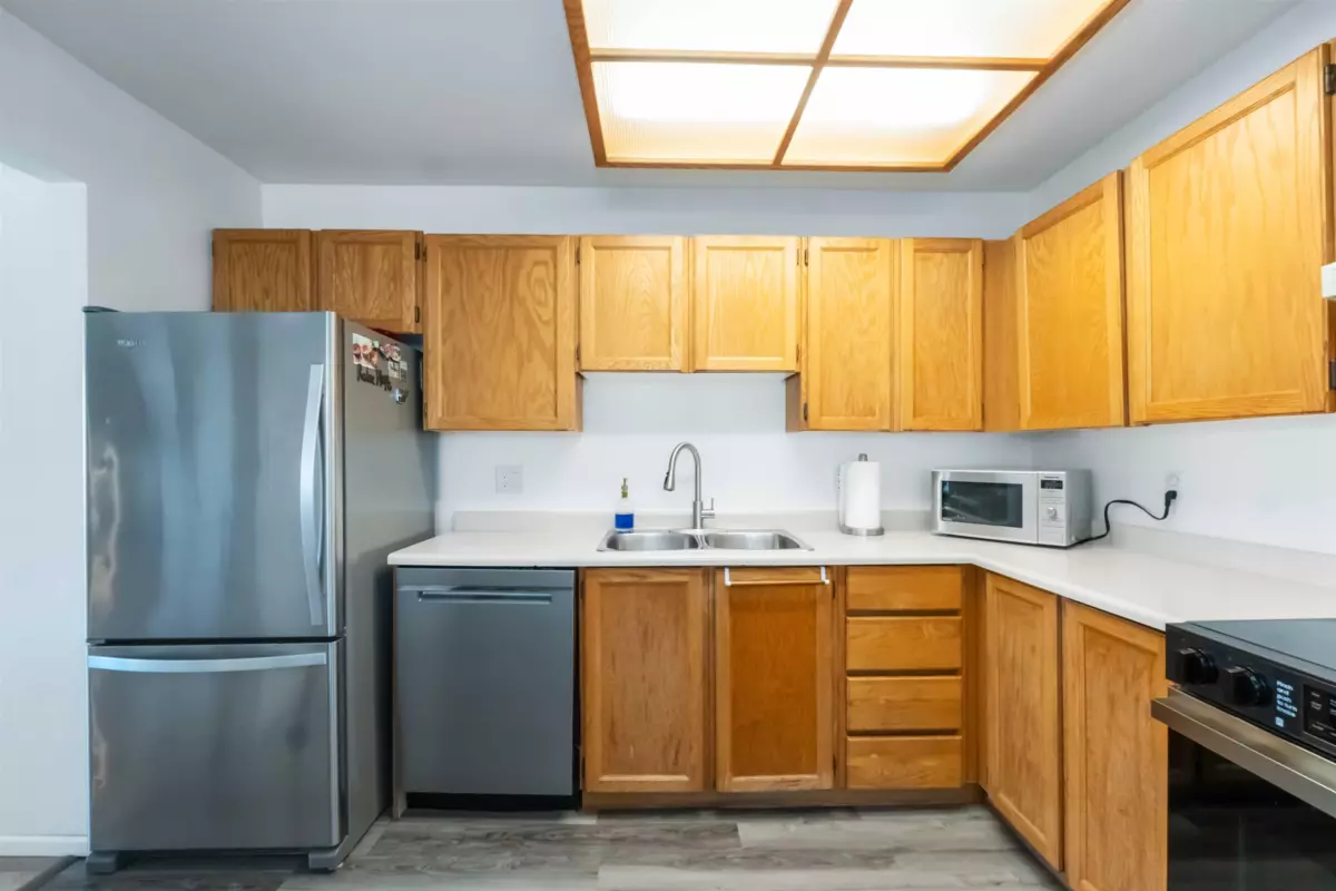 Dining Area Photo of 107 22222 119 Avenue, Maple Ridge, BC