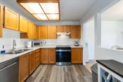 Kitchen Photo of 107 22222 119 Avenue, Maple Ridge, BC