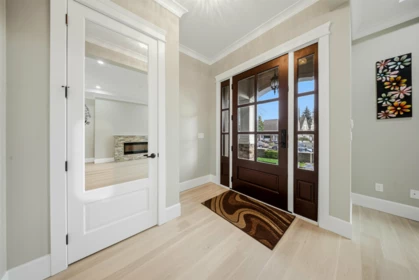 Entry Foyer Photo of 1919 Dublin Street, New Westminster, BC