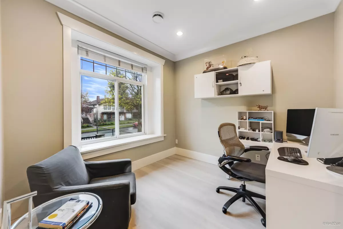 Dining Area Photo of 2457 E 3rd Avenue, Vancouver, BC