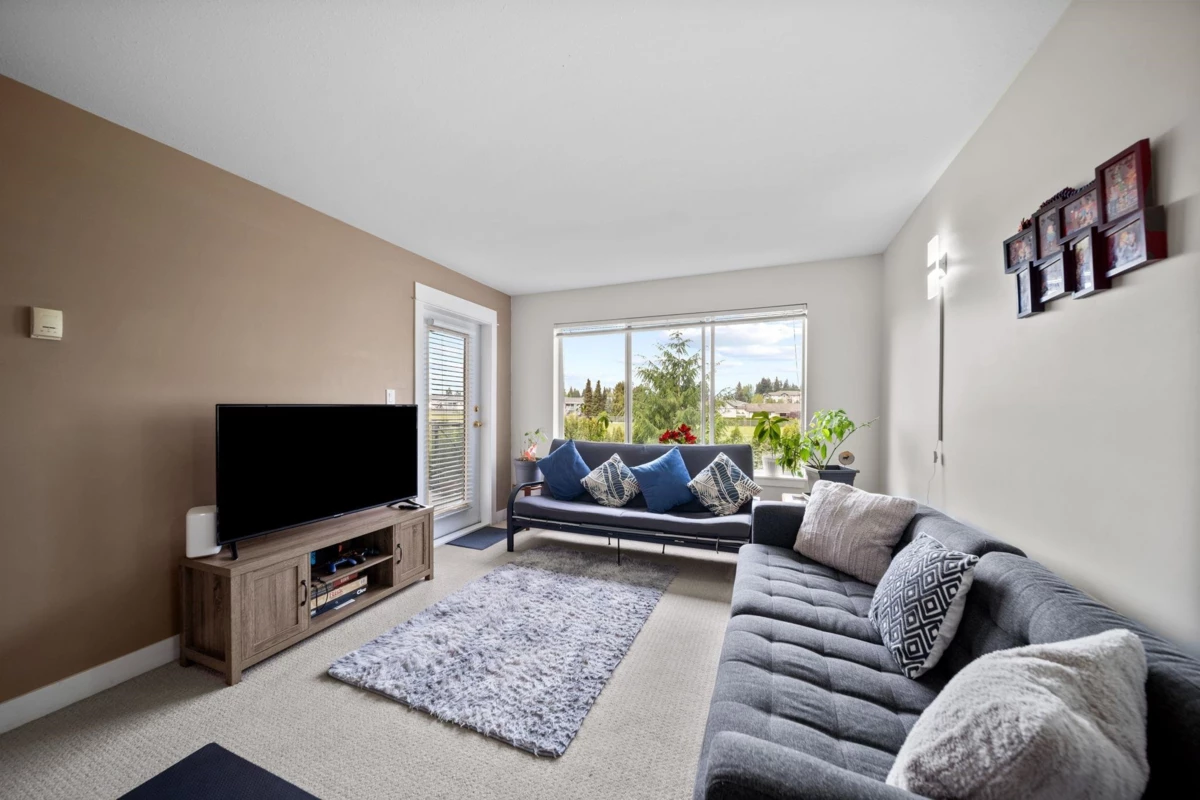 Family Room Photo of 219 32725 George Ferguson Way, Abbotsford, BC