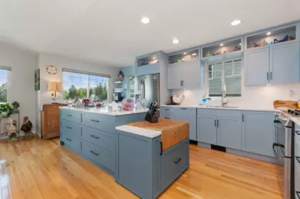 Kitchen Island Photo of 51 5700 Jinkerson Road, Chilliwack, BC