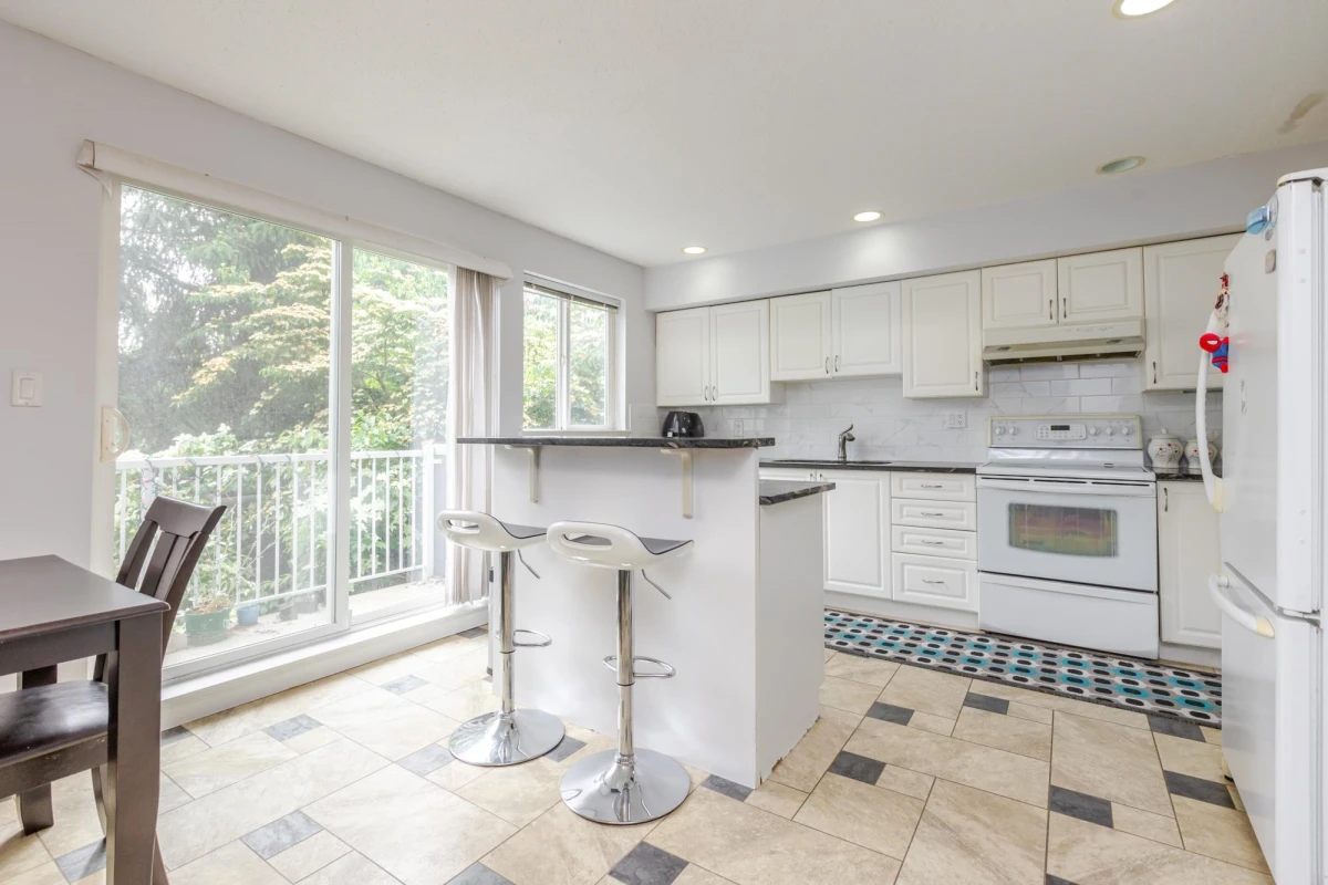 Dining Area Photo of 74 16388 85 Ave Avenue, Surrey, BC