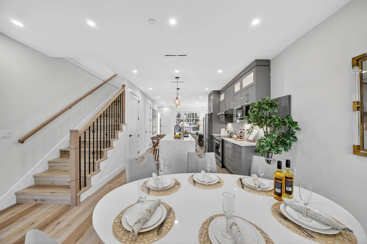 Dining Area Photo of 514 W 60th Avenue, Vancouver, BC