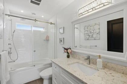 Hallway Photo of 35812 Westview Boulevard, Abbotsford, BC