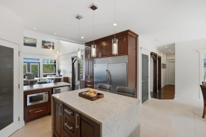Kitchen Island Photo of 35812 Westview Boulevard, Abbotsford, BC