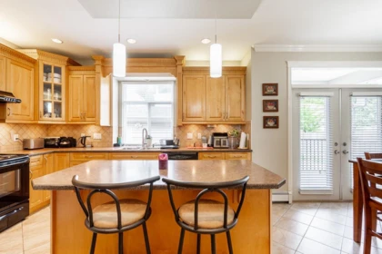 Kitchen Island Photo of 13053 96a Avenue, Surrey, BC