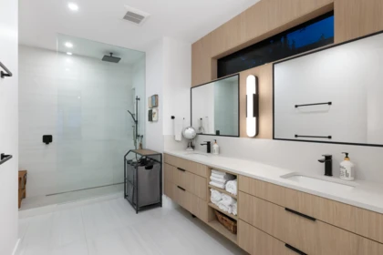 Hallway Photo of 255 Sandringham Crescent, North Vancouver, BC