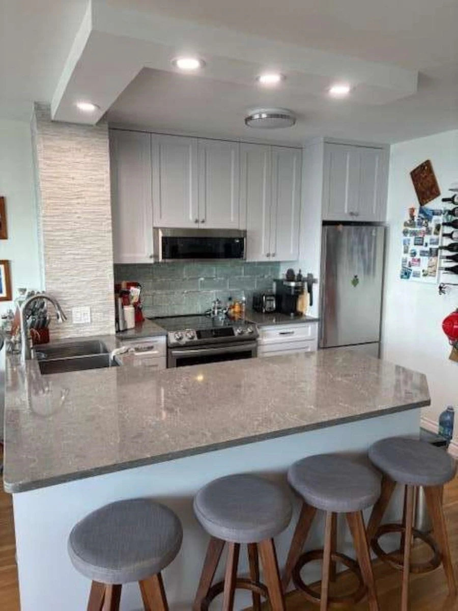Dining Area Photo of 404 1845 Bellevue Avenue, West Vancouver, BC