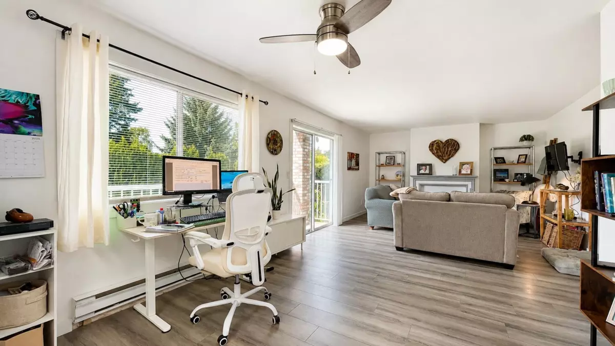 Family Room Photo of 4 32821 6th Avenue, Mission, BC
