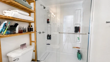 Guest Bathroom Photo of 4 32821 6th Avenue, Mission, BC