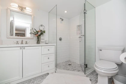 Hot Tub / Spa Photo of 2230 Waterloo Street, Vancouver, BC