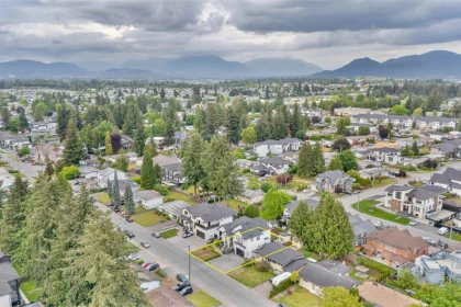Garden / Landscaping Photo of 2862 Princess Street, Abbotsford, BC