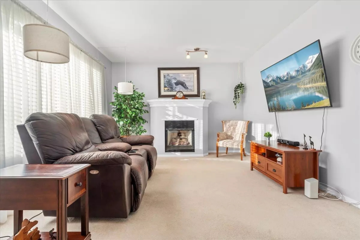 Living Room Photo of 46329 Strathcona Road, Chilliwack, BC