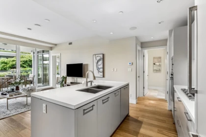 204 866 Arthur Erickson Place, West Vancouver, BC, West Vancouver — Apartment/Condo for sale