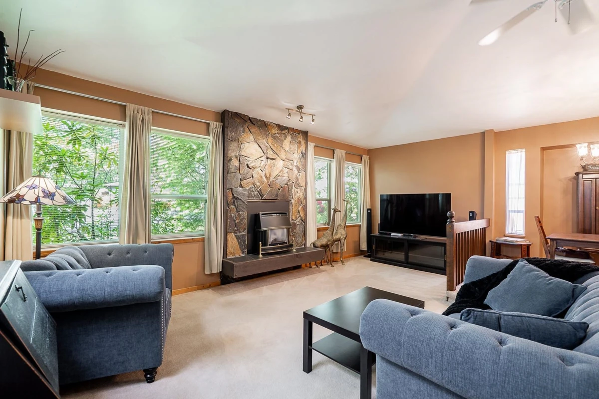 Family Room Photo of 9120 145a Street, Surrey, BC