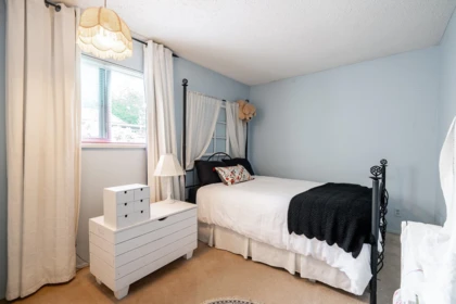 Hallway Photo of 9120 145a Street, Surrey, BC