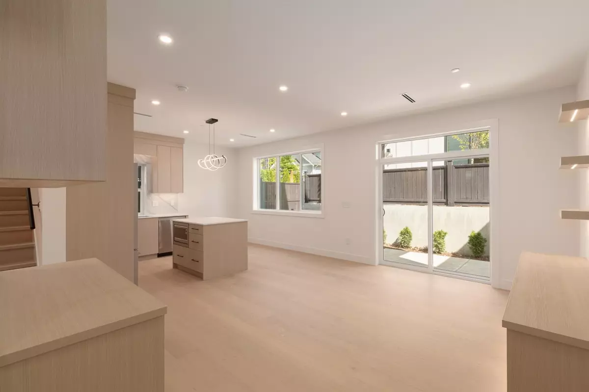 Dining Area Photo of 2 3635 Turner Street, Vancouver, BC