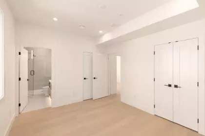 Mudroom Photo of 2 3635 Turner Street, Vancouver, BC