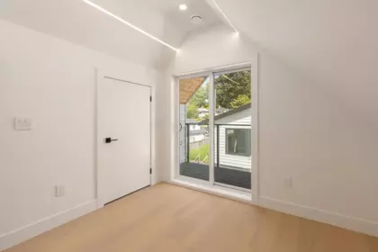 Swimming Pool Photo of 2 3635 Turner Street, Vancouver, BC